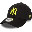 czarna-regulowana-czapka-z-zakrzywionym-daszkiem-z-zoltym-logo-9forty-league-essential-new-york-yankees-mlb-new-era
