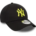 czarna-zakrzywiona-regulowana-czapka-z-zoltym-logo-9forty-league-essential-new-york-yankees-mlb-od-new-era