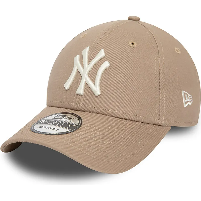 czapki-curva-brazowy-tasma-regulowana-claro-9forty-league-essential-new-york-yankees-mlb-new-era