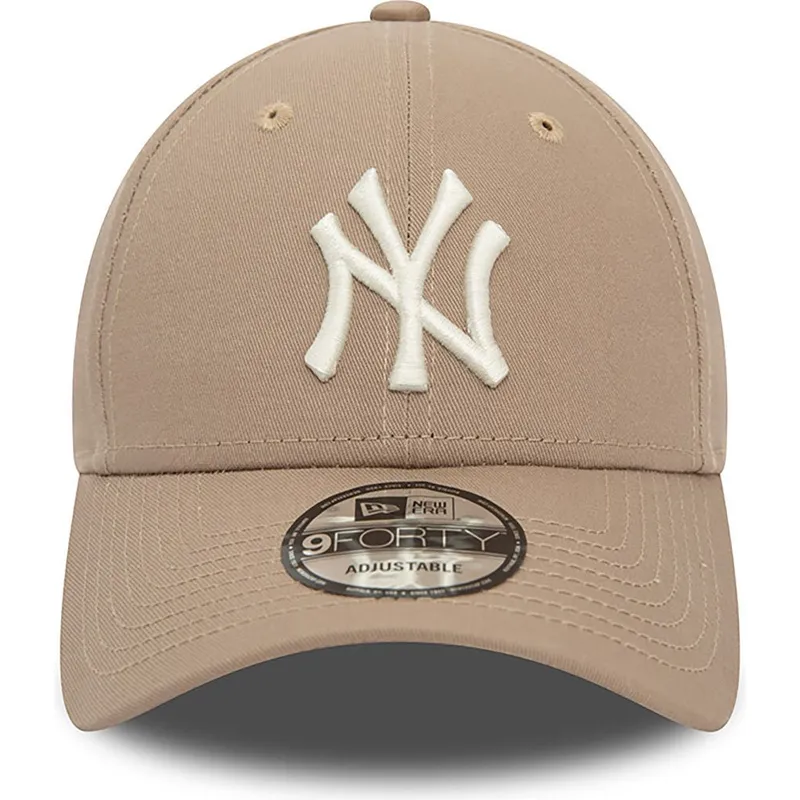 czapki-curva-brazowy-tasma-regulowana-claro-9forty-league-essential-new-york-yankees-mlb-new-era