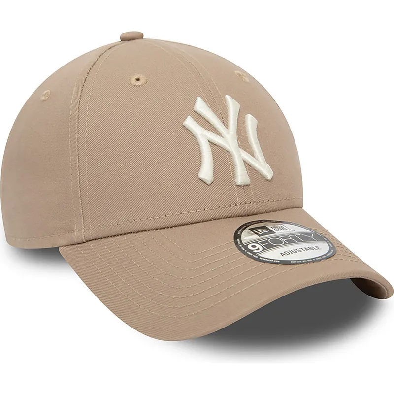 czapki-curva-brazowy-tasma-regulowana-claro-9forty-league-essential-new-york-yankees-mlb-new-era