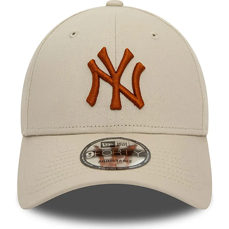 bezowa-czapka-z-zakrzywionym-daszkiem-regulowana-brazowe-logo-9forty-league-essential-new-york-yankees-mlb-od-new-era