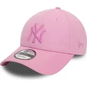 rozowa-czapka-z-daszkiem-regulowana-z-rozowym-logo-9forty-league-essential-new-york-yankees-mlb-od-new-era