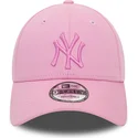 rozowa-czapka-z-daszkiem-regulowana-z-rozowym-logo-9forty-league-essential-new-york-yankees-mlb-od-new-era