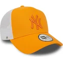 pomaranczowo-biala-czapka-trucker-z-pomaranczowym-logo-a-frame-league-essential-new-york-yankees-mlb-od-new-era