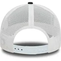 granatowo-biala-czapka-trucker-z-granatowym-logo-a-frame-league-essential-new-york-yankees-mlb-od-new-era