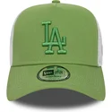 zielono-biala-czapka-trucker-z-zielonym-logo-a-frame-league-essential-los-angeles-dodgers-mlb-od-new-era