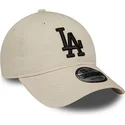 bezowa-czapka-z-zakrzywionym-daszkiem-regulowana-z-czarnym-logo-9twenty-league-essential-los-angeles-dodgers-mlb-od-new-era
