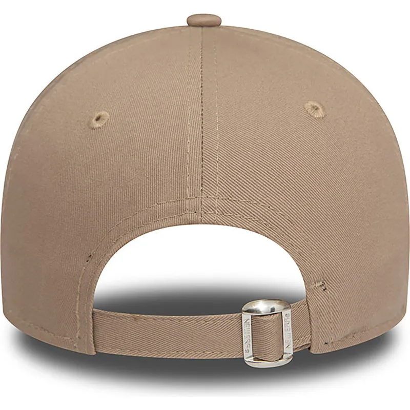 brazowa-zakrzywiona-czapka-regulowana-z-czarnym-logo-9twenty-league-essential-new-york-yankees-mlb-od-new-era