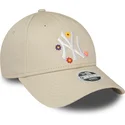 bezowa-zakrzywiona-czapka-z-daszkiem-regulowana-dla-kobiet-9forty-flower-new-york-yankees-mlb-od-new-era