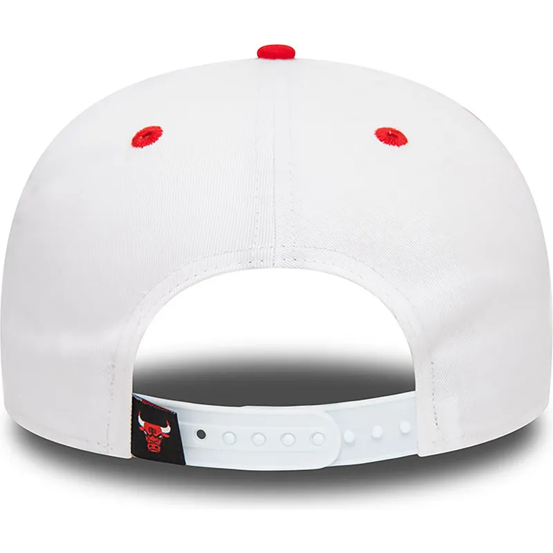 czapka-z-plaskim-daszkiem-bialo-czerwona-snapback-9fifty-white-crown-chicago-bulls-nba-new-era