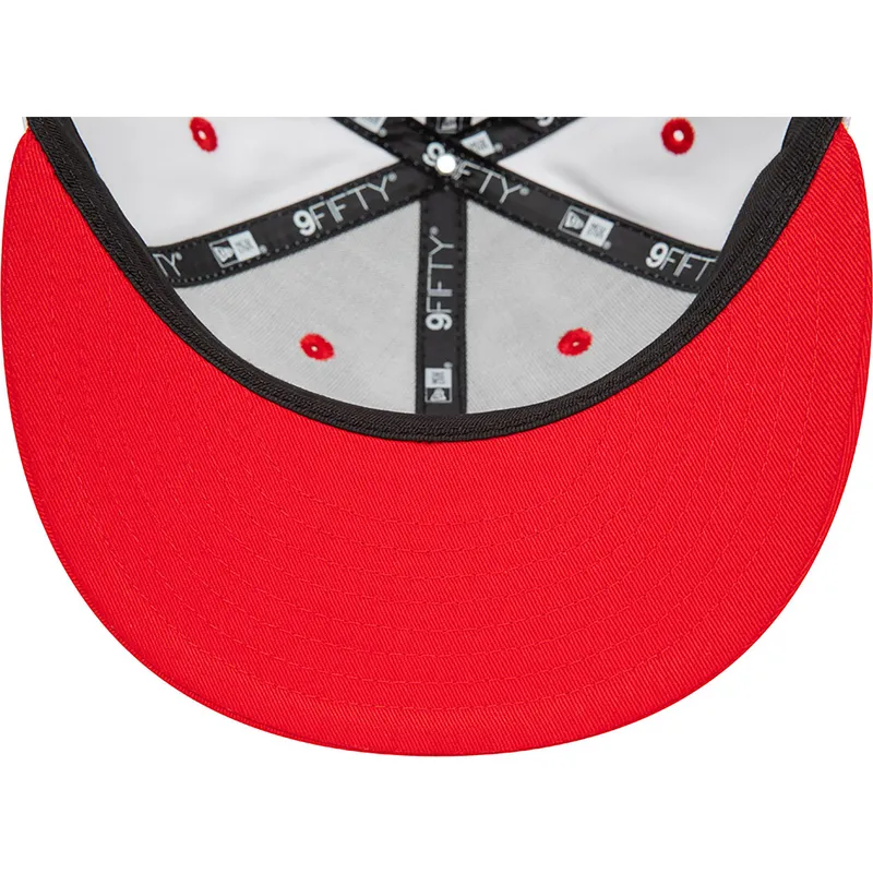 czapka-z-plaskim-daszkiem-bialo-czerwona-snapback-9fifty-white-crown-chicago-bulls-nba-new-era