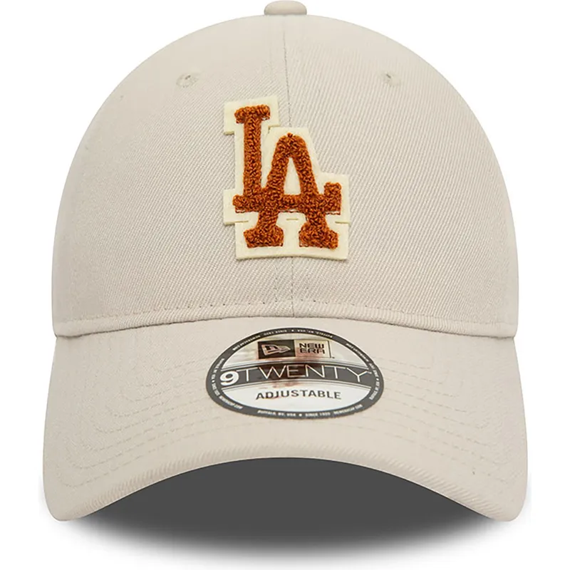 czapka-z-daszkiem-bezowa-regulowana-z-brazowym-logo-9twenty-boucle-los-angeles-dodgers-mlb-od-new-era