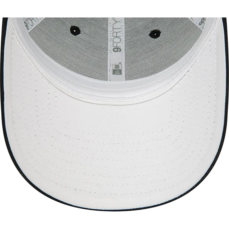 czarna-zakrzywiona-regulowana-czapka-9forty-z-postacia-krolika-bugsa-looney-tunes-od-new-era