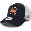 granatowo-biala-czapka-trucker-z-brazowym-logo-a-frame-boucle-new-york-yankees-mlb-od-new-era