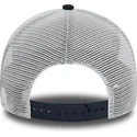 granatowo-biala-czapka-trucker-z-brazowym-logo-a-frame-boucle-new-york-yankees-mlb-od-new-era