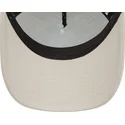 bezowo-biala-czapka-truckerka-z-brazowym-logo-a-frame-boucle-los-angeles-dodgers-mlb-od-new-era
