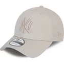 new-era-curved-brim-9forty-league-essential-poly-new-york-yankees-mlb-beige-adjustable-cap-with-beige-logo