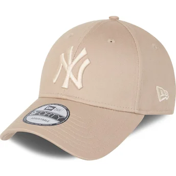 Beżowa, regulowana czapka z zakrzywionym daszkiem z beżowym logo 9FORTY League Essential New York Yankees MLB od New Era