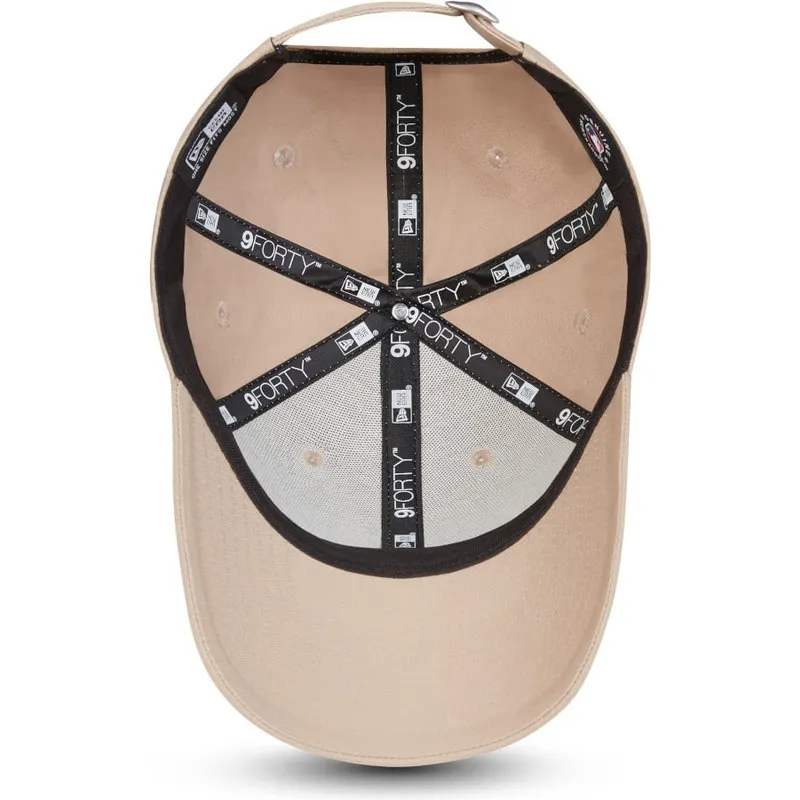 bezowa-regulowana-czapka-z-zakrzywionym-daszkiem-z-bezowym-logo-9forty-league-essential-new-york-yankees-mlb-new-era