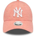 rozowa-zakrzywiona-czapka-regulowana-dla-kobiet-9forty-jersey-new-york-yankees-mlb-od-new-era
