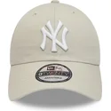 bezowa-regulowana-czapka-z-zakrzywionym-daszkiem-9twenty-league-essential-new-york-yankees-mlb-new-era