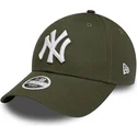 zielona-zakrzywiona-czapka-z-daszkiem-dla-kobiet-9forty-league-essential-new-york-yankees-mlb-od-new-era