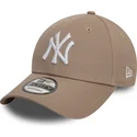 jasnobrazowa-regulowana-czapka-z-zakrzywionym-daszkiem-9forty-league-essential-new-york-yankees-mlb-new-era