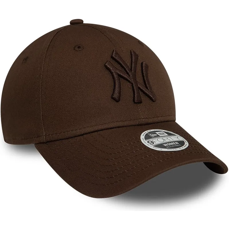 ciemnobrazowa-regulowana-czapka-z-zakrzywionym-daszkiem-z-ciemnobrazowym-logo-dla-kobiet-9forty-league-essential-new-york-yankee