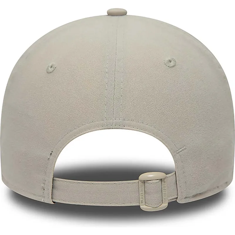 bezowa-zakrzywiona-czapka-z-regulacja-9twenty-repreve-heritage-script-new-era