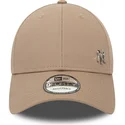 jasnobrazowa-zakrzywiona-czapka-z-daszkiem-9forty-flawless-new-york-yankees-mlb-od-new-era-regulowana