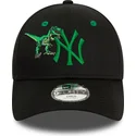czarna-zakrzywiona-regulowana-czapka-z-zielonym-logo-dla-dzieci-9forty-graphic-dinozaur-new-york-yankees-mlb-marki-new-era