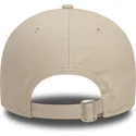 bezowa-czapka-z-zakrzywionym-daszkiem-i-rozowym-logo-9forty-league-essential-los-angeles-dodgers-mlb-od-new-era-regulowana