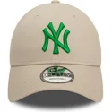 czapki-curva-bezowy-tasma-regulowana-9forty-league-essential-new-york-yankees-mlb-new-era