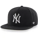 czarna-czapka-snapback-z-plaskim-daszkiem-z-duzym-logo-new-york-yankees-mlb-od-47-brand