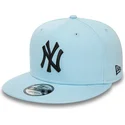 czapki-plana-niebieski-snapback-claro-negro-9fifty-league-essential-new-york-yankees-mlb-new-era