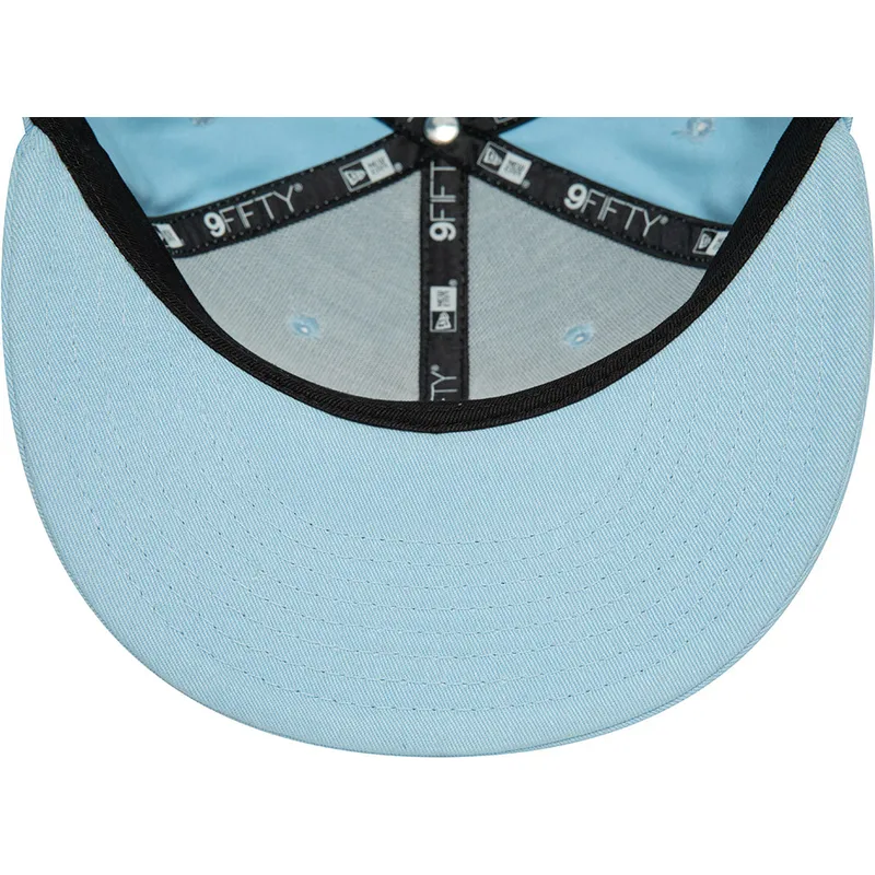 czapki-plana-niebieski-snapback-claro-negro-9fifty-league-essential-new-york-yankees-mlb-new-era