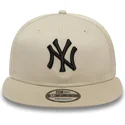 czapki-plana-bezowy-snapback-negro-9fifty-league-essential-new-york-yankees-mlb-new-era