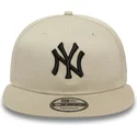 new-era-flat-brim-black-logo-9fifty-league-essential-new-york-yankees-mlb-beige-snapback-cap
