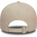 bezowa-zakrzywiona-czapka-regulowana-z-jasnoniebieskim-logo-9forty-league-essential-new-york-yankees-mlb-od-new-era