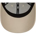 czapki-curva-bezowy-tasma-regulowana-claro-9forty-league-essential-new-york-yankees-mlb-new-era