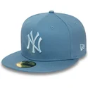 niebieska-dopasowana-czapka-z-daszkiem-z-niebieskim-logo-59fifty-league-essential-new-york-yankees-mlb-od-new-era