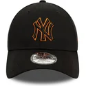 czarna-zakrzywiona-czapka-z-regulacja-i-pomaranczowym-logo-9forty-team-outline-new-york-yankees-mlb-od-new-era