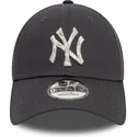 regulowana-szara-czapka-z-zakrzywionym-daszkiem-9forty-animal-infill-new-york-yankees-mlb-od-new-era