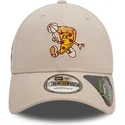 bezowa-zakrzywiona-czapka-regulowana-9forty-repreve-basketball-pizza-od-new-era