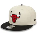 bezowo-czarna-czapka-z-plaskim-daszkiem-snapback-9fifty-z-logo-chicago-bulls-nba-od-new-era