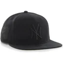 czarna-plaska-czapka-snapback-z-czarnym-logo-new-york-yankees-mlb-sure-shot-od-47-brand