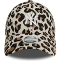 damska-czapka-z-daszkiem-z-regulacja-9forty-jacquard-z-motywem-lamparta-new-york-yankees-mlb-od-new-era