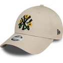 bezowa-regulowana-czapka-z-zakrzywionym-daszkiem-dla-kobiet-9forty-floral-new-york-yankees-mlb-od-new-era