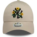 bezowa-regulowana-czapka-z-zakrzywionym-daszkiem-dla-kobiet-9forty-floral-new-york-yankees-mlb-od-new-era